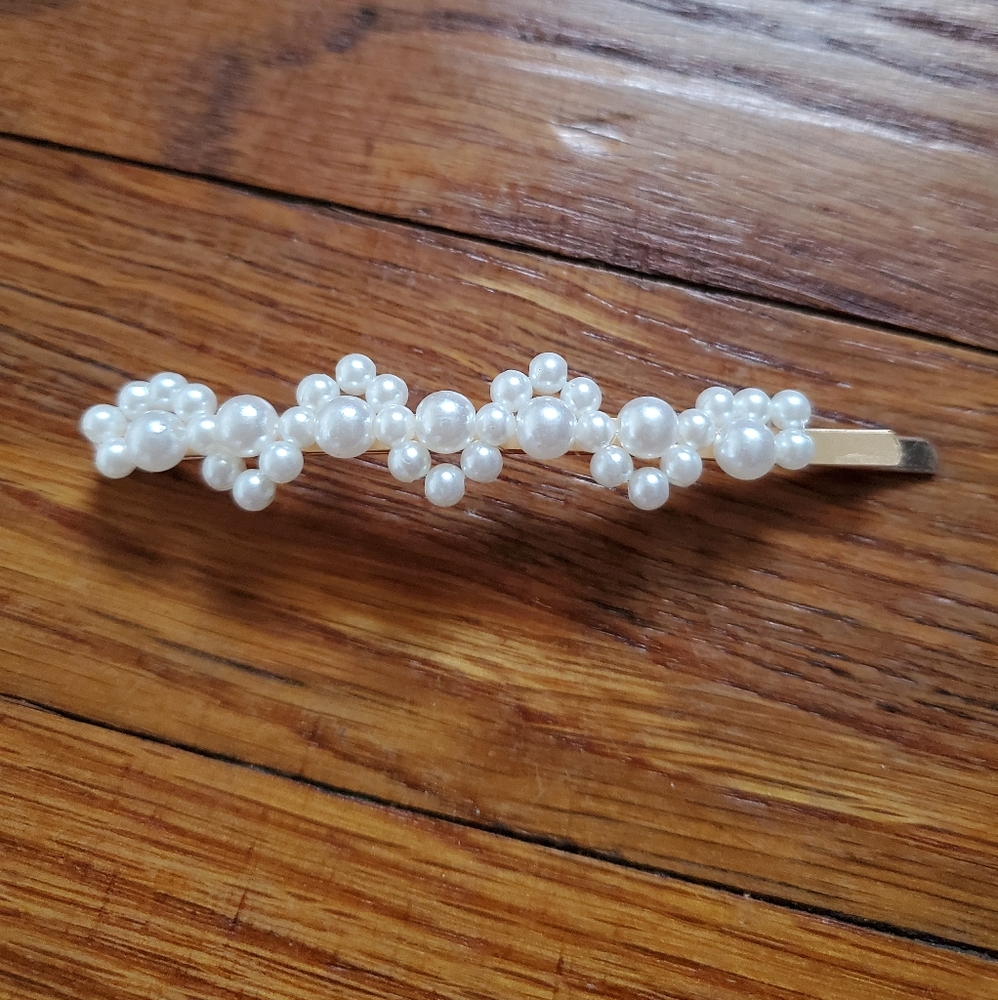 🎉HP 5/$15 XLarge Faux Pearl Hair Clip Barette